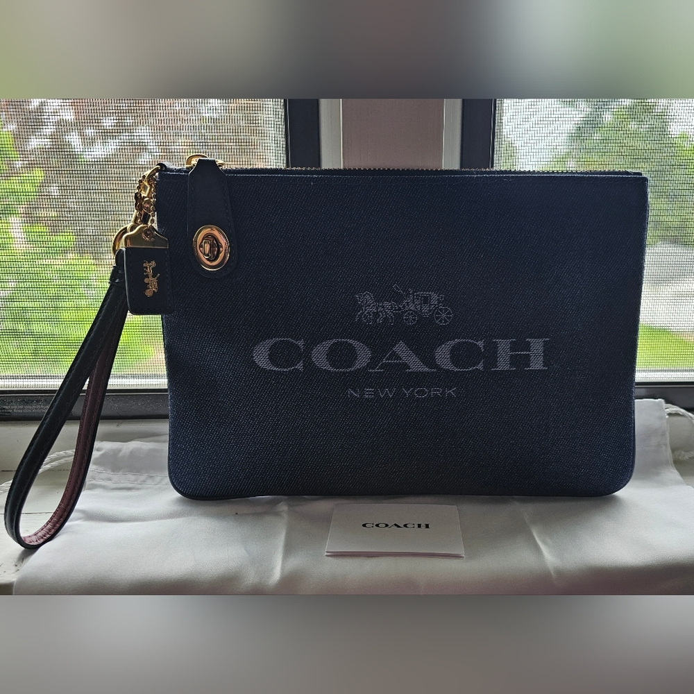 Coach 1941 Turnlock Pouch 26 Wristlet with Horse and Carriage in Jacquard